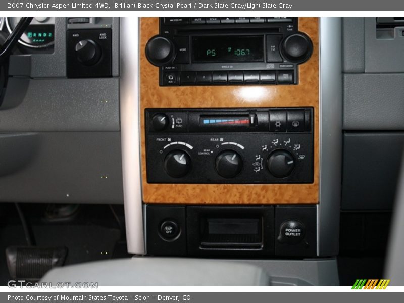 Controls of 2007 Aspen Limited 4WD