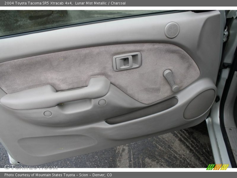 Lunar Mist Metallic / Charcoal 2004 Toyota Tacoma SR5 Xtracab 4x4