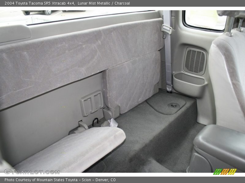 Lunar Mist Metallic / Charcoal 2004 Toyota Tacoma SR5 Xtracab 4x4