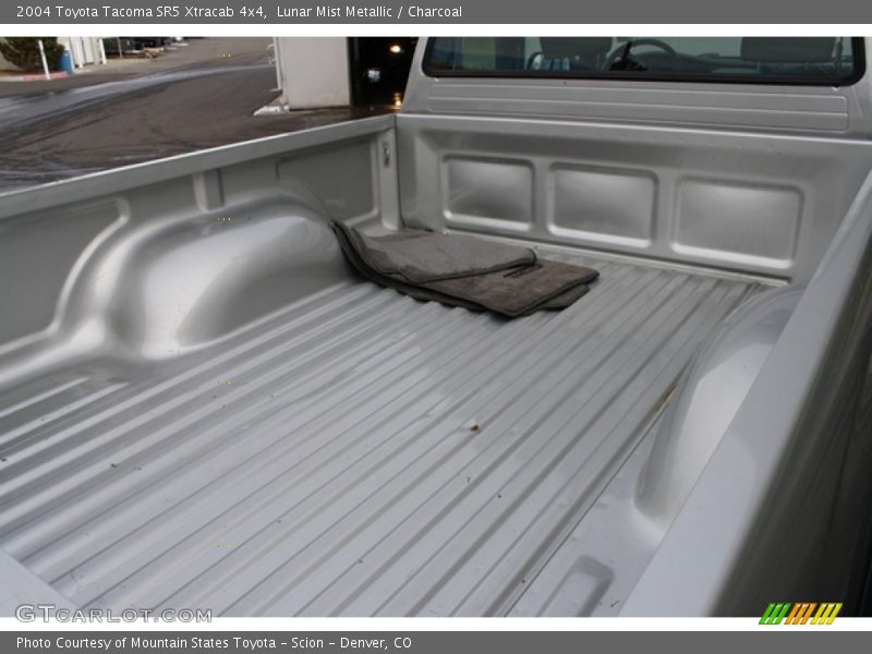 Lunar Mist Metallic / Charcoal 2004 Toyota Tacoma SR5 Xtracab 4x4