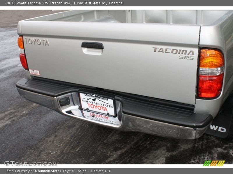 Lunar Mist Metallic / Charcoal 2004 Toyota Tacoma SR5 Xtracab 4x4
