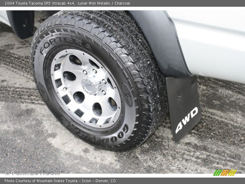 Lunar Mist Metallic / Charcoal 2004 Toyota Tacoma SR5 Xtracab 4x4