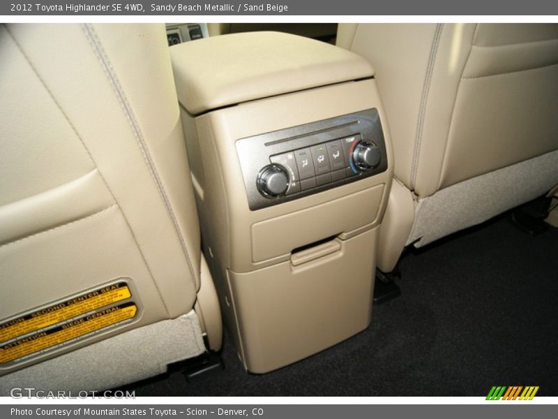 Sandy Beach Metallic / Sand Beige 2012 Toyota Highlander SE 4WD