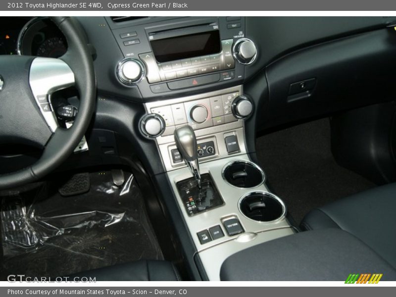 Cypress Green Pearl / Black 2012 Toyota Highlander SE 4WD