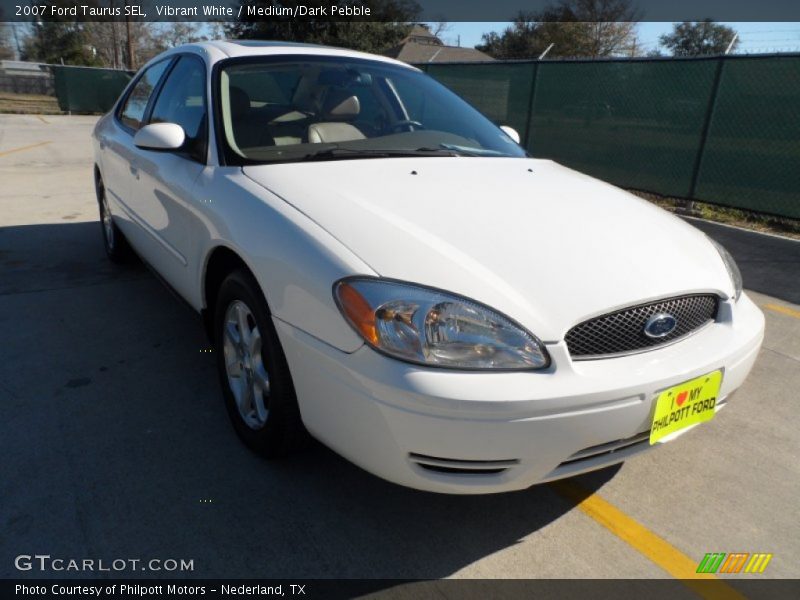 Vibrant White / Medium/Dark Pebble 2007 Ford Taurus SEL