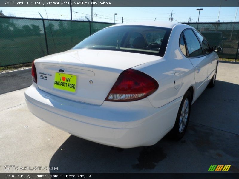 Vibrant White / Medium/Dark Pebble 2007 Ford Taurus SEL