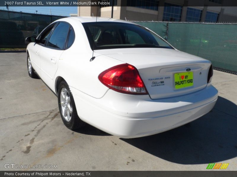 Vibrant White / Medium/Dark Pebble 2007 Ford Taurus SEL