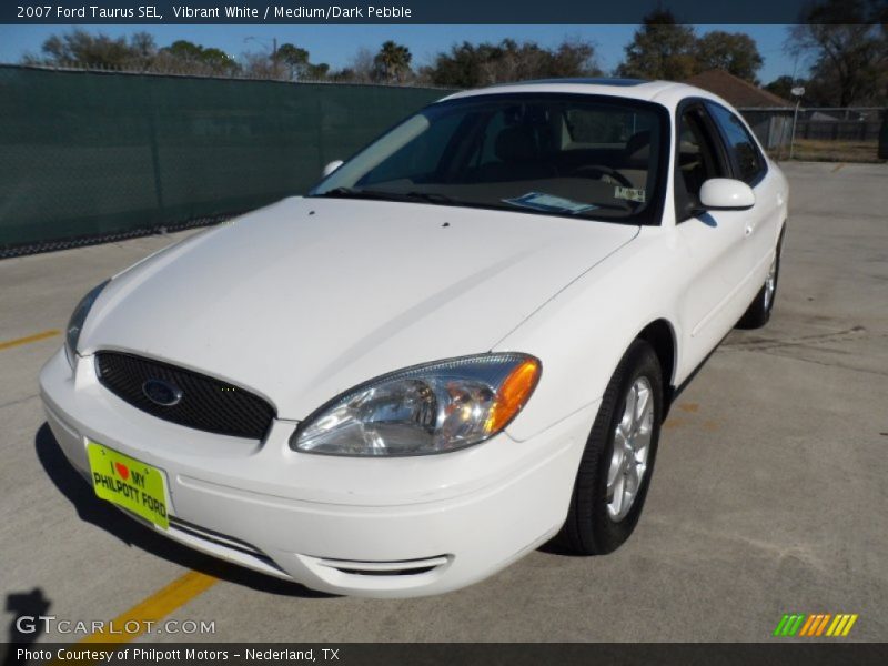 Vibrant White / Medium/Dark Pebble 2007 Ford Taurus SEL