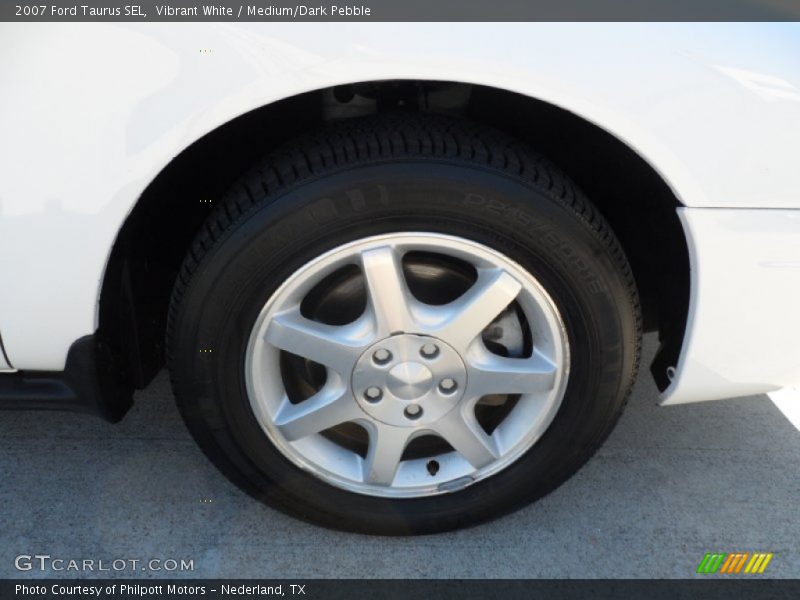 Vibrant White / Medium/Dark Pebble 2007 Ford Taurus SEL