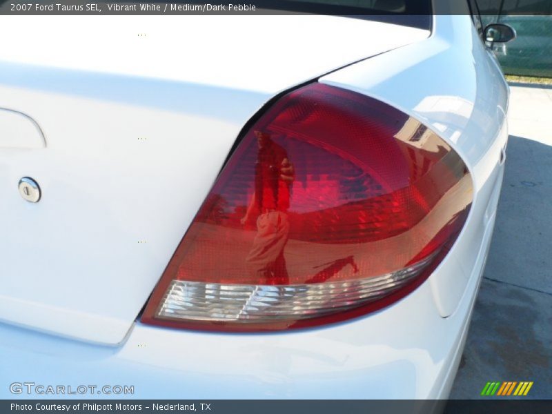 Vibrant White / Medium/Dark Pebble 2007 Ford Taurus SEL