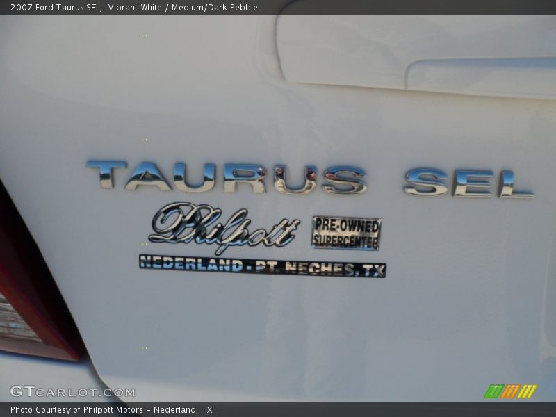 Vibrant White / Medium/Dark Pebble 2007 Ford Taurus SEL