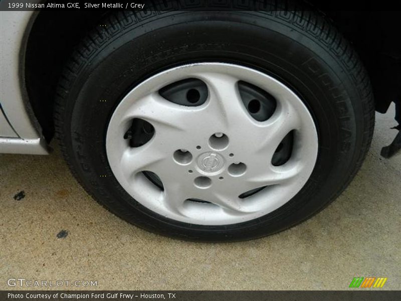 Silver Metallic / Grey 1999 Nissan Altima GXE