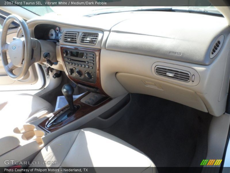 Vibrant White / Medium/Dark Pebble 2007 Ford Taurus SEL