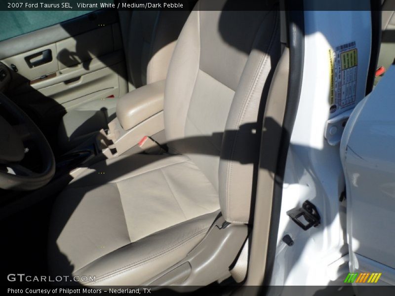 Vibrant White / Medium/Dark Pebble 2007 Ford Taurus SEL