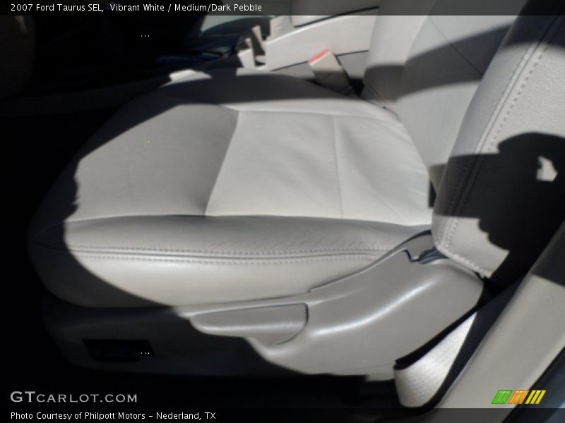 Vibrant White / Medium/Dark Pebble 2007 Ford Taurus SEL