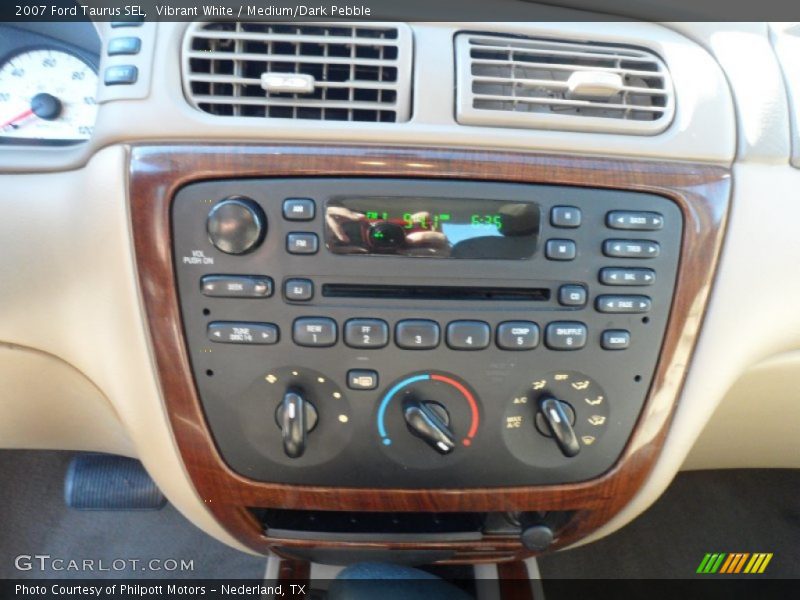 Vibrant White / Medium/Dark Pebble 2007 Ford Taurus SEL