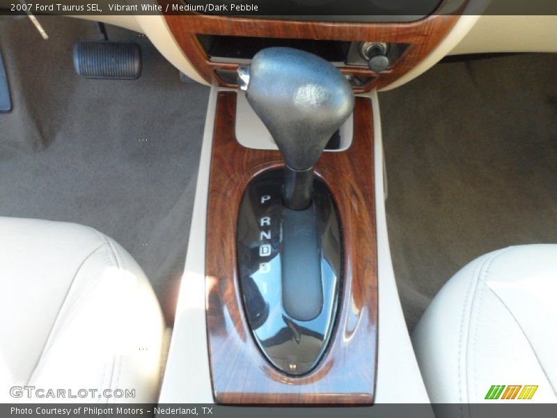 Vibrant White / Medium/Dark Pebble 2007 Ford Taurus SEL