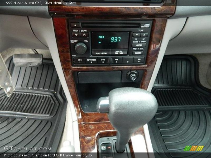 Silver Metallic / Grey 1999 Nissan Altima GXE