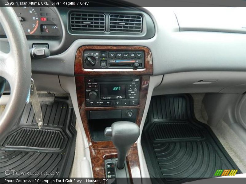 Silver Metallic / Grey 1999 Nissan Altima GXE