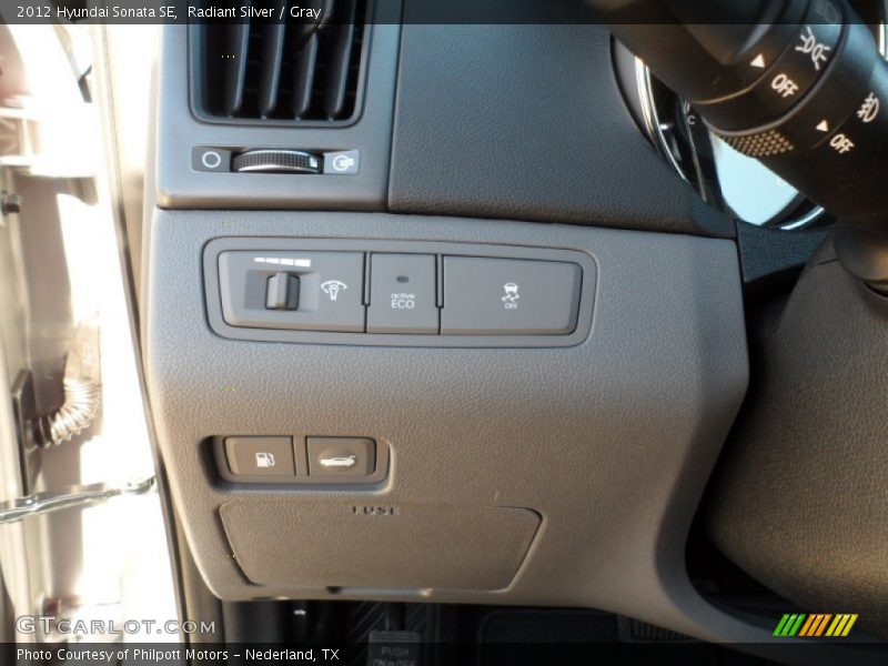 Radiant Silver / Gray 2012 Hyundai Sonata SE