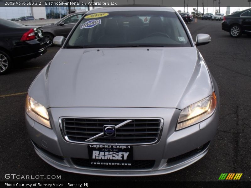 Electric Silver Metallic / Anthracite Black 2009 Volvo S80 3.2