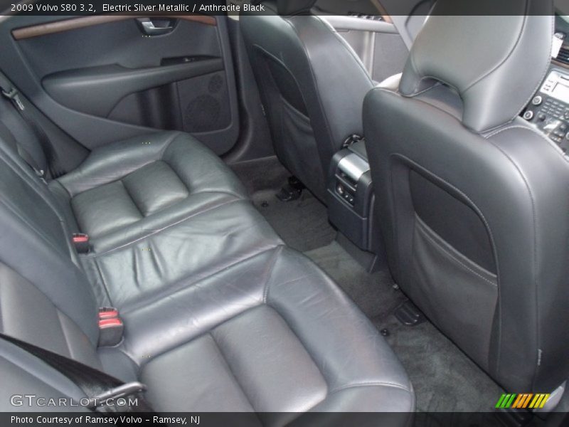 Electric Silver Metallic / Anthracite Black 2009 Volvo S80 3.2