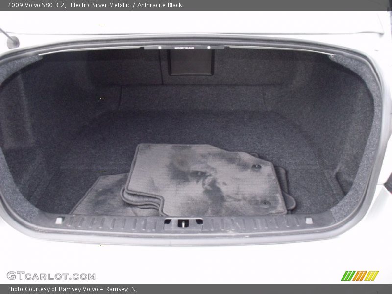Electric Silver Metallic / Anthracite Black 2009 Volvo S80 3.2