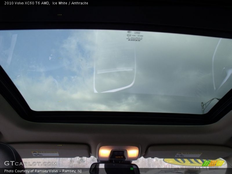 Ice White / Anthracite 2010 Volvo XC60 T6 AWD
