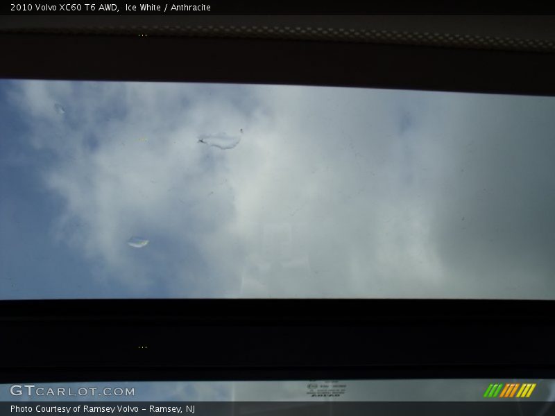 Ice White / Anthracite 2010 Volvo XC60 T6 AWD