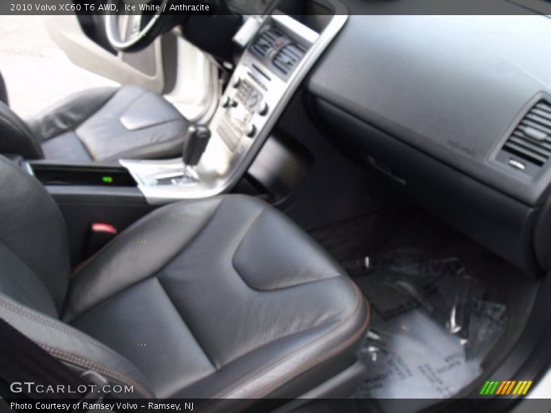 Ice White / Anthracite 2010 Volvo XC60 T6 AWD