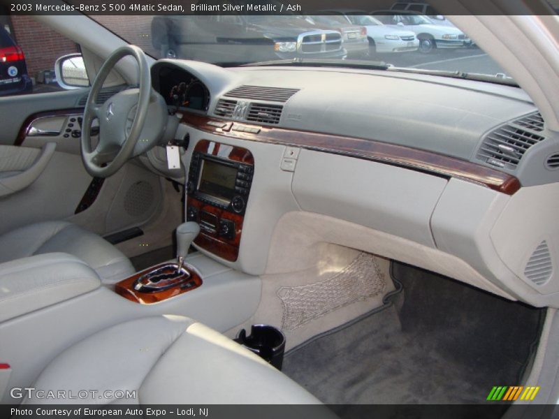 Dashboard of 2003 S 500 4Matic Sedan