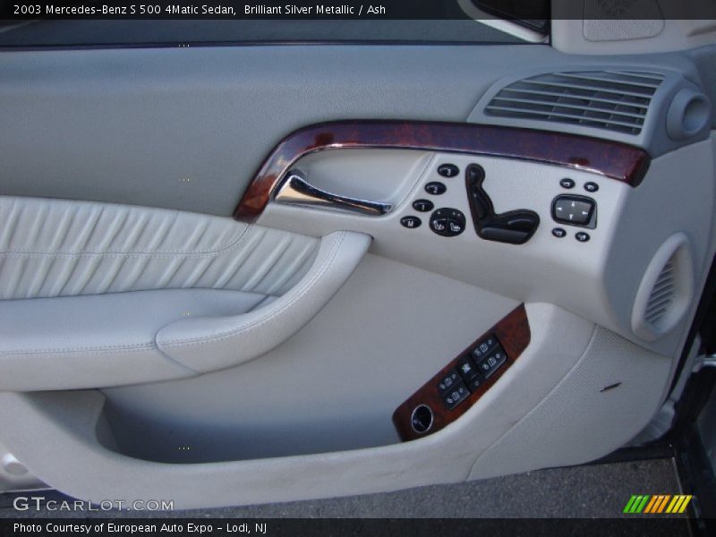 Door Panel of 2003 S 500 4Matic Sedan