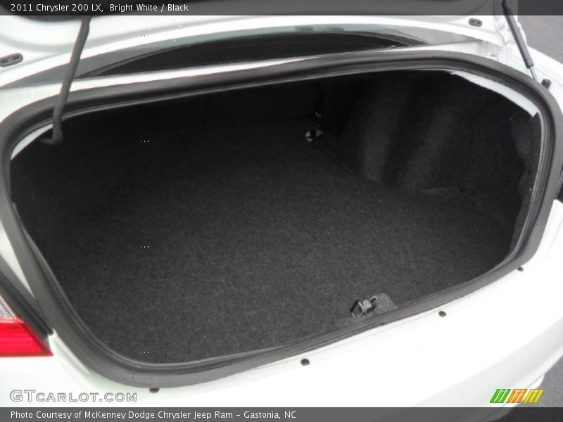  2011 200 LX Trunk