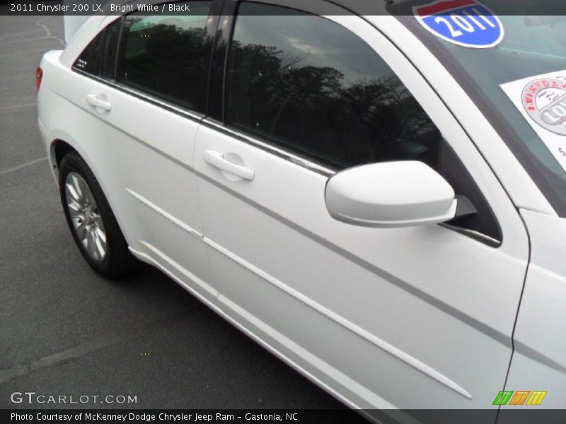 Bright White / Black 2011 Chrysler 200 LX