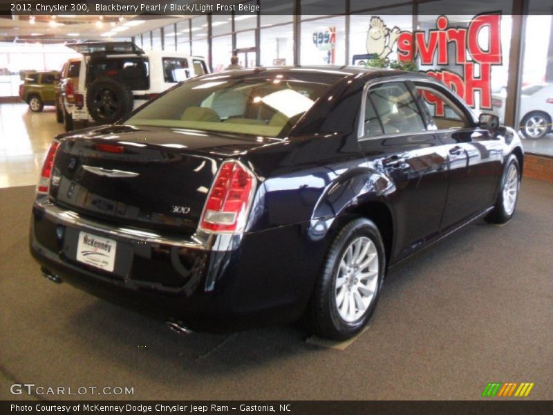 Blackberry Pearl / Black/Light Frost Beige 2012 Chrysler 300