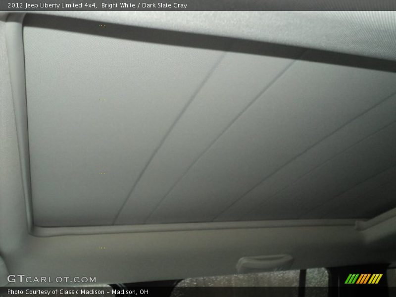 Bright White / Dark Slate Gray 2012 Jeep Liberty Limited 4x4