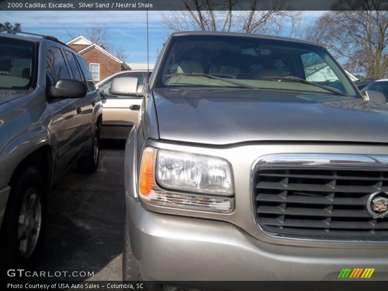 Silver Sand / Neutral Shale 2000 Cadillac Escalade