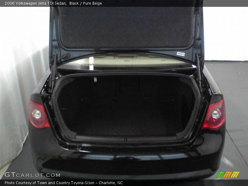 Black / Pure Beige 2006 Volkswagen Jetta TDI Sedan