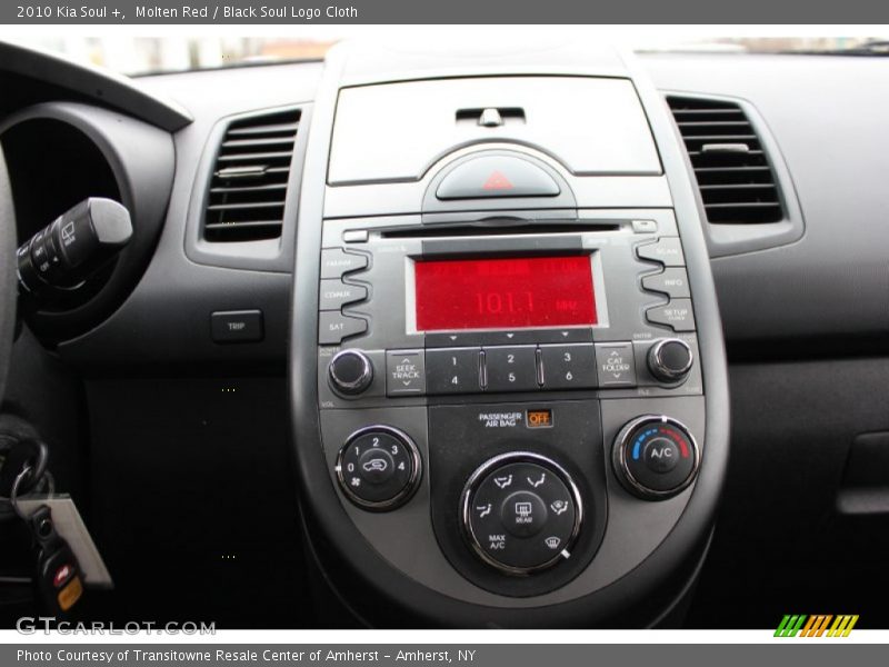 Molten Red / Black Soul Logo Cloth 2010 Kia Soul +