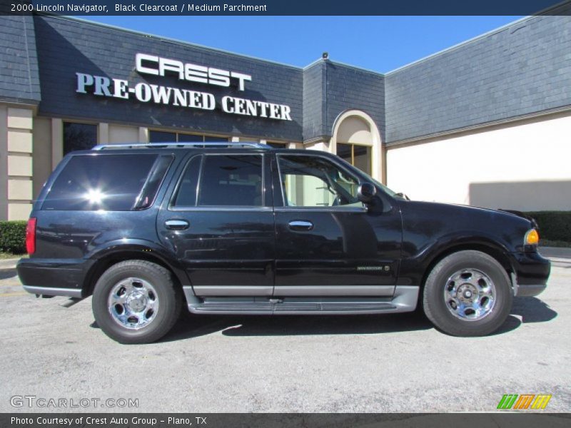 Black Clearcoat / Medium Parchment 2000 Lincoln Navigator
