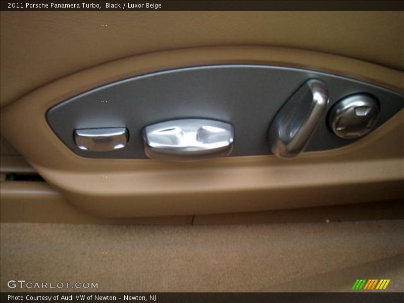 Controls of 2011 Panamera Turbo