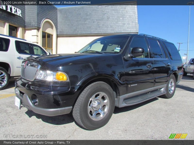 Black Clearcoat / Medium Parchment 2000 Lincoln Navigator