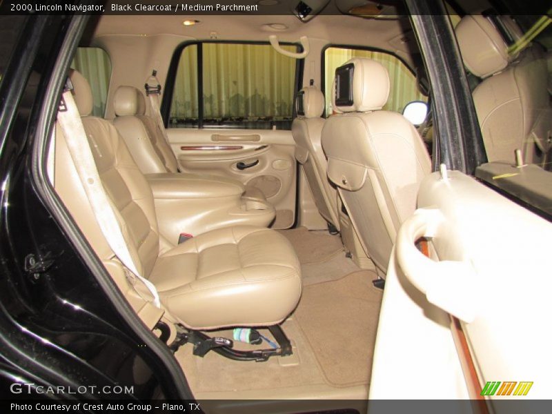 Black Clearcoat / Medium Parchment 2000 Lincoln Navigator