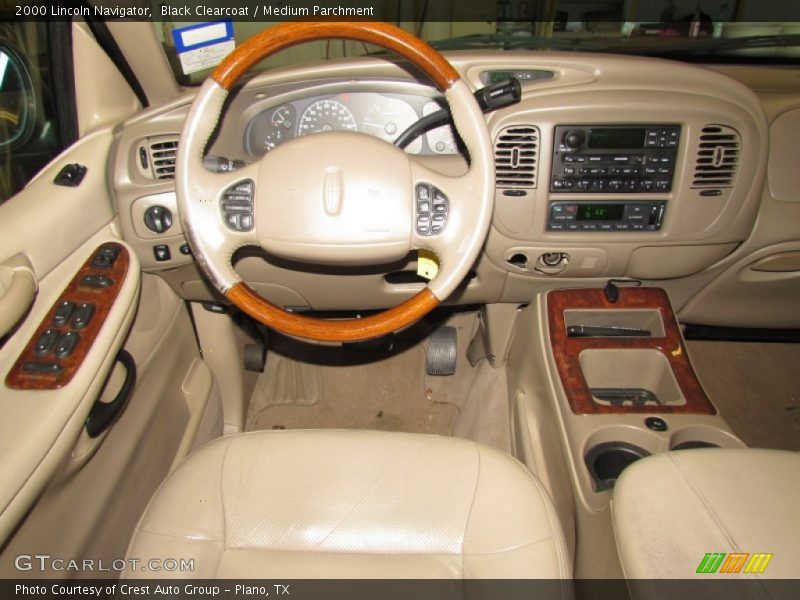 Black Clearcoat / Medium Parchment 2000 Lincoln Navigator