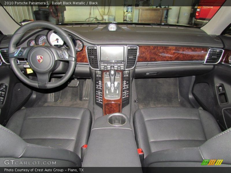 Dashboard of 2010 Panamera S