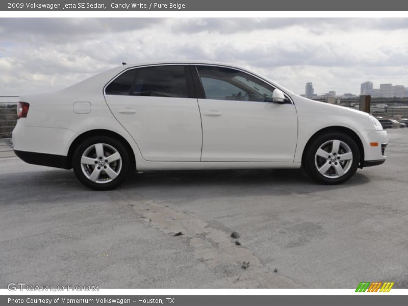 Candy White / Pure Beige 2009 Volkswagen Jetta SE Sedan