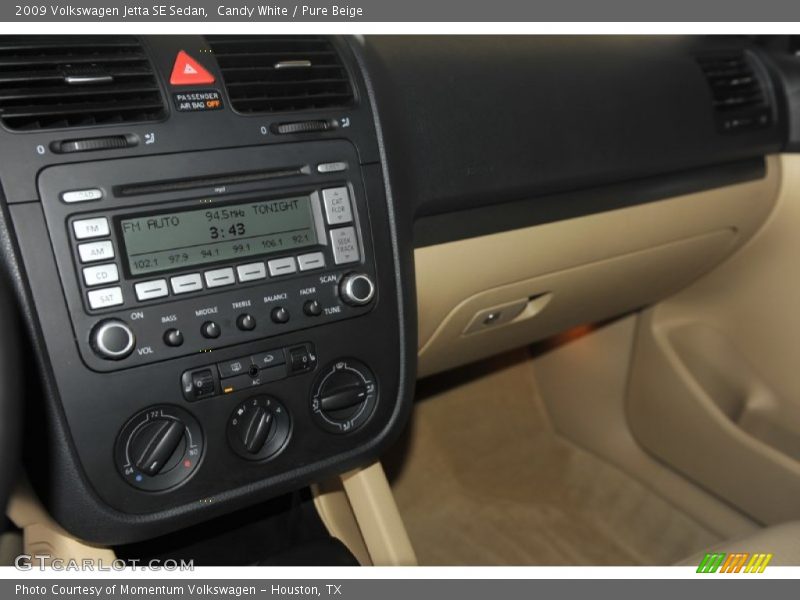 Candy White / Pure Beige 2009 Volkswagen Jetta SE Sedan