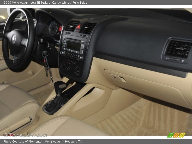 Candy White / Pure Beige 2009 Volkswagen Jetta SE Sedan