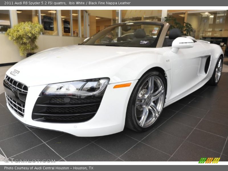 Front 3/4 View of 2011 R8 Spyder 5.2 FSI quattro