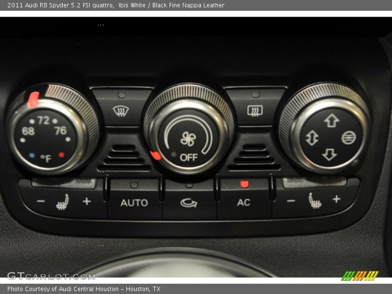 Controls of 2011 R8 Spyder 5.2 FSI quattro